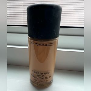 MAC Studio Fix Fluid Liquid Foundation in NC30